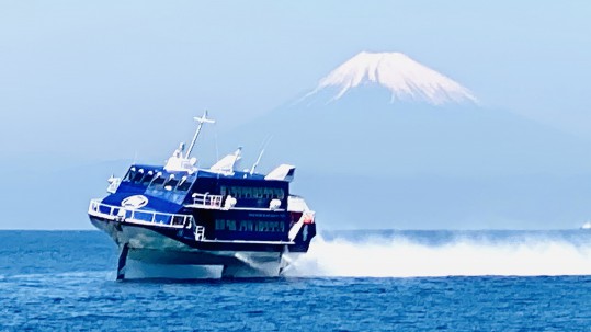 東海汽船と富士山